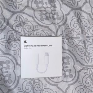 Apple Lightening to Headphone Jack adapter